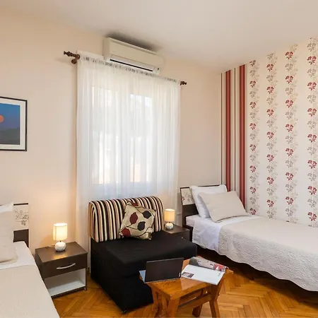 Falkoni Apartment